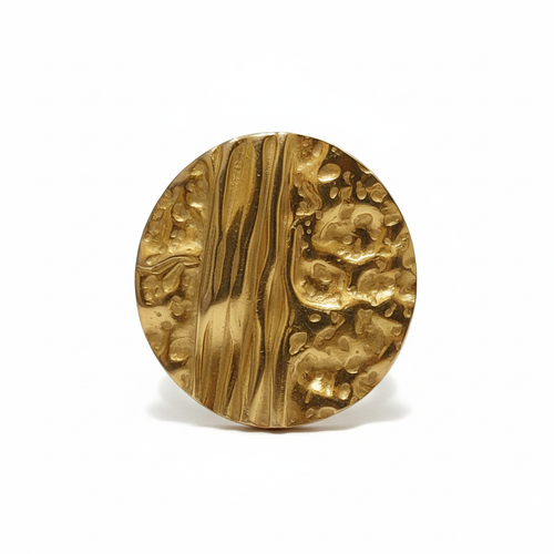 Bague dorée - rendu studio professionnel